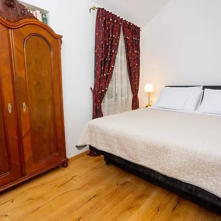 Oskar Apartment