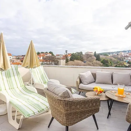 Oskar Apartment